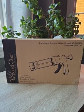The Pampered Chef Cookie Press 1525